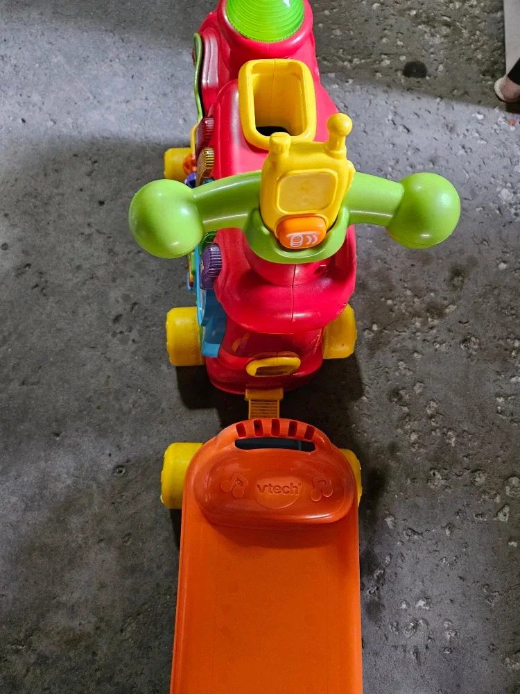 VTech 2-in-1 Learn & Zoom Motorbike image indicator(3)