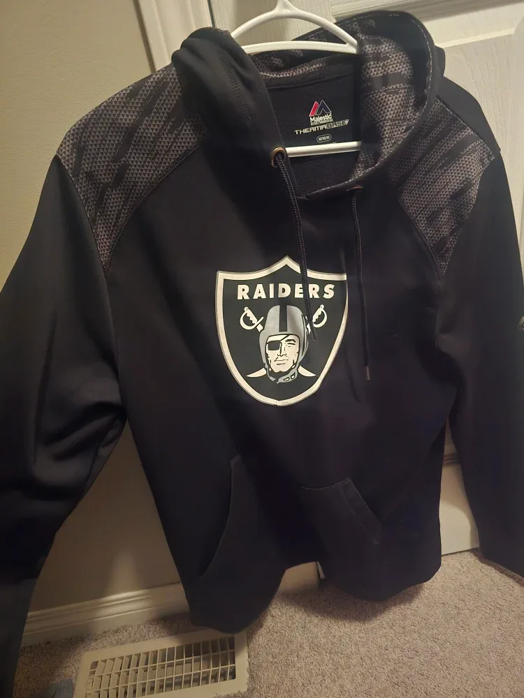 Raiders Therma Base Hoodie - Size M