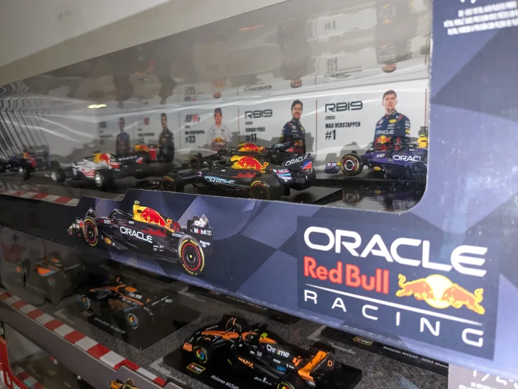 Burago 1/43 Formula 1 Model Cars image indicator(2)