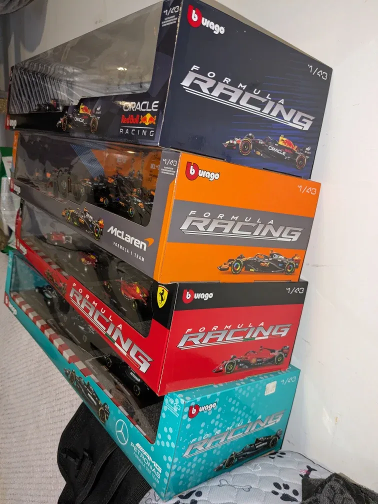 Burago 1/43 Formula 1 Model Cars image indicator(6)