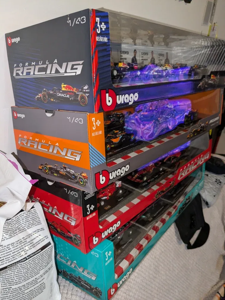 Burago 1/43 Formula 1 Model Cars image indicator(7)