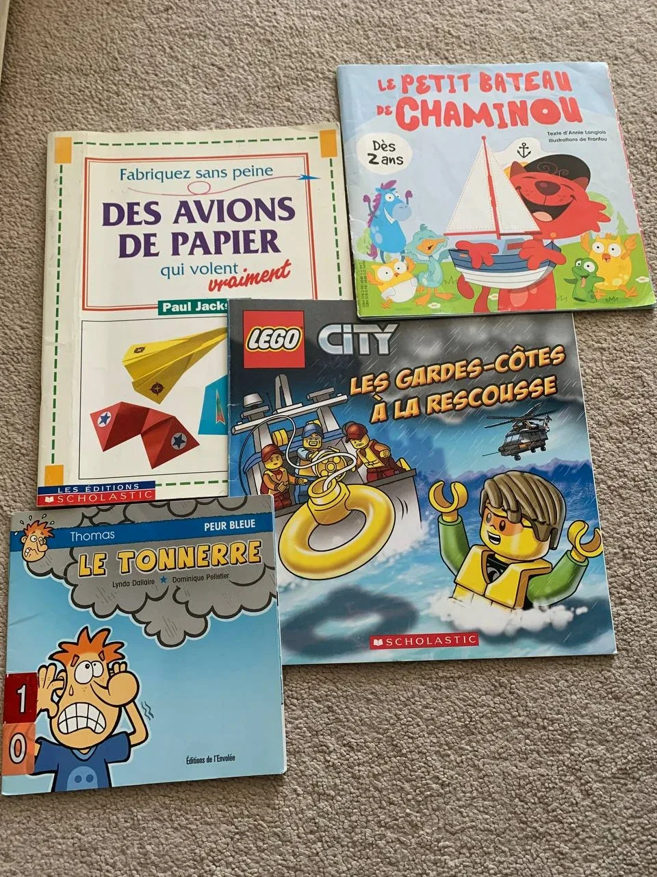 Kids' French Books & Magazines Bundle image indicator(2)
