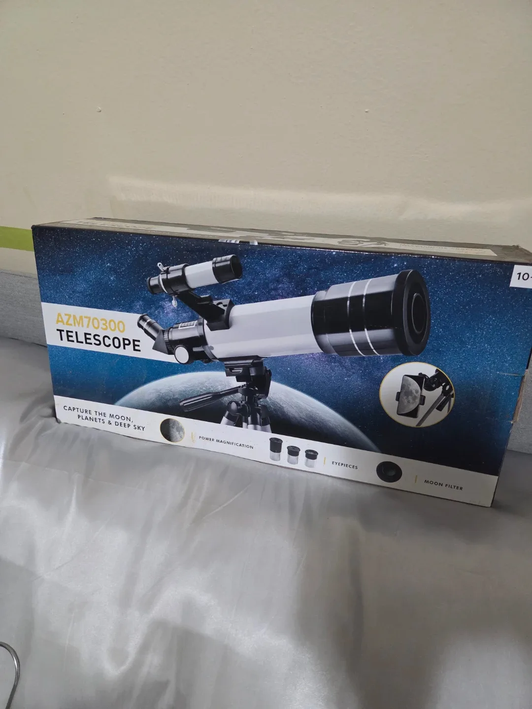 Celestron AZM70300 Telescope - Capture the Moon! image indicator(2)