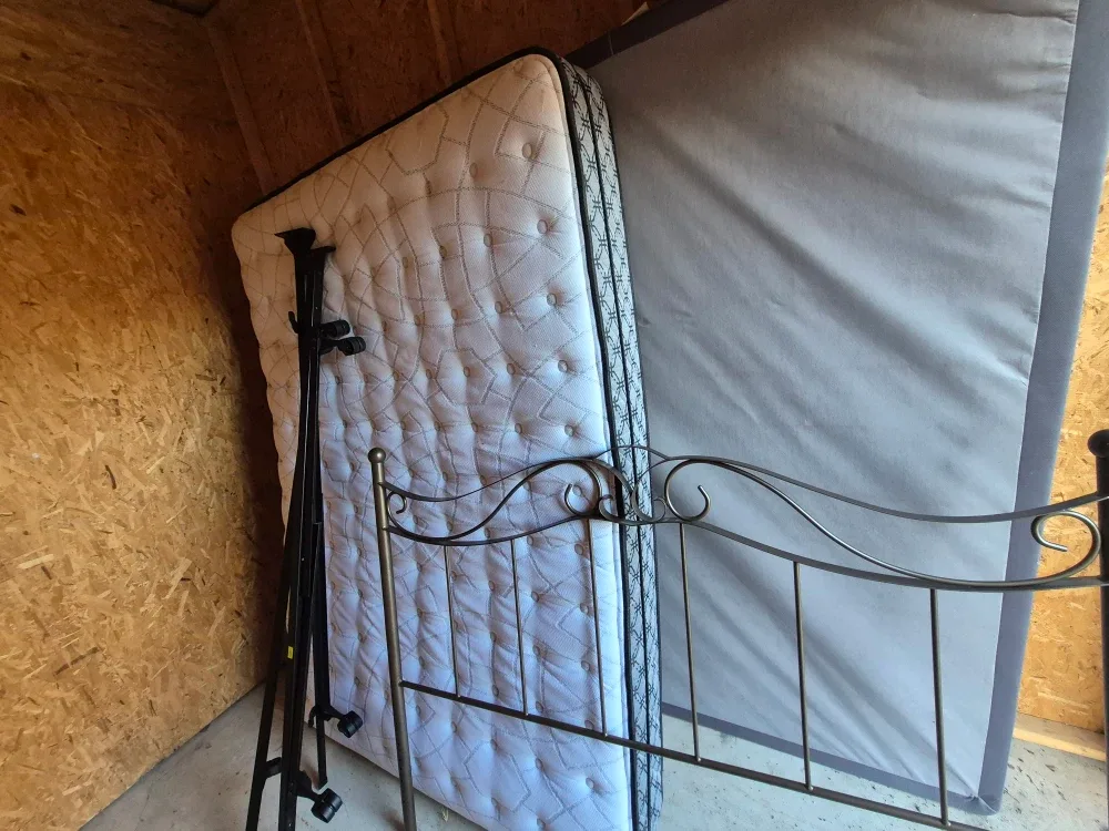 Queen Size Mattress and Metal Bed Frame image indicator(5)