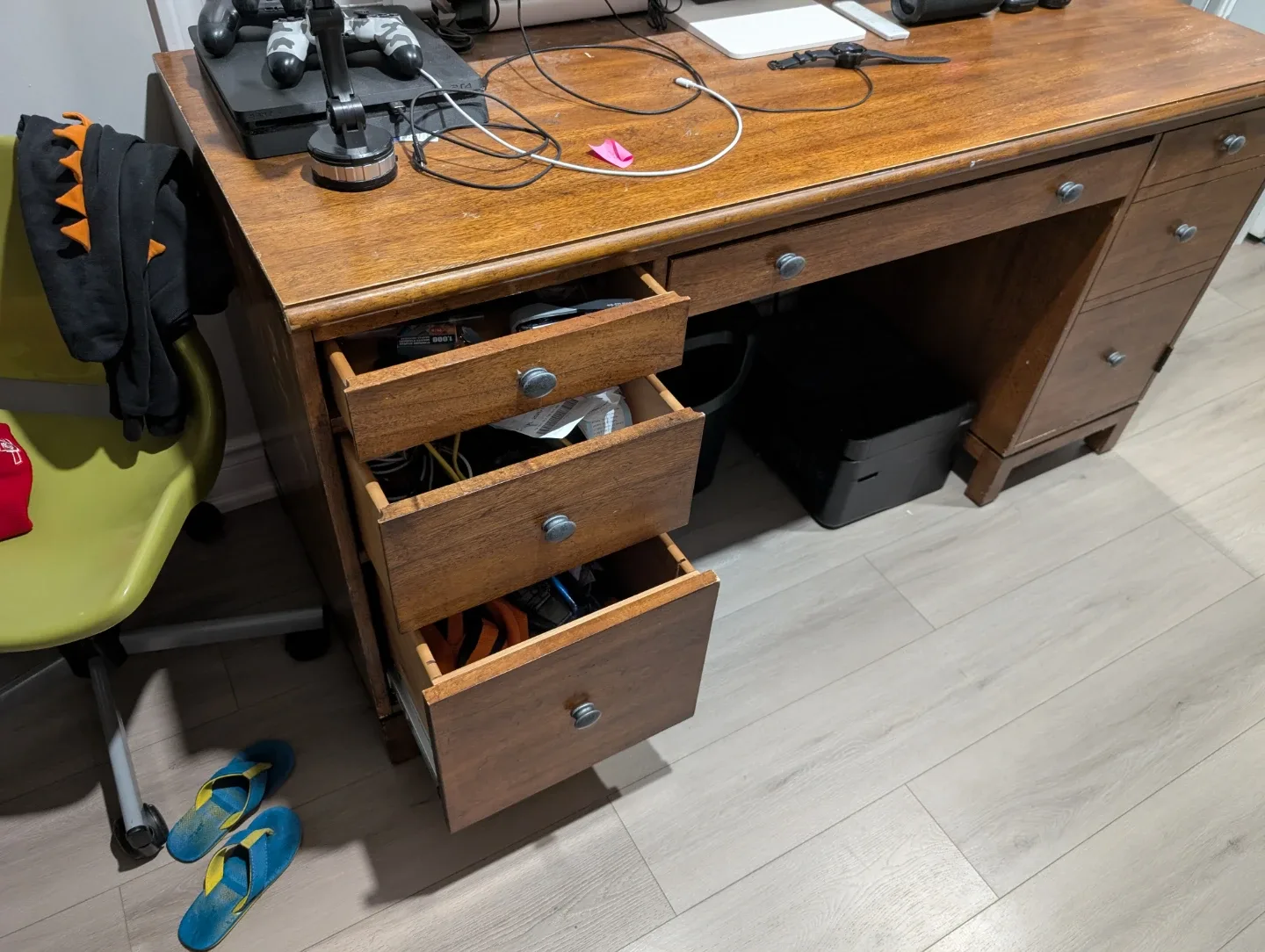 Wooden Desk with Drawers image indicator(3)