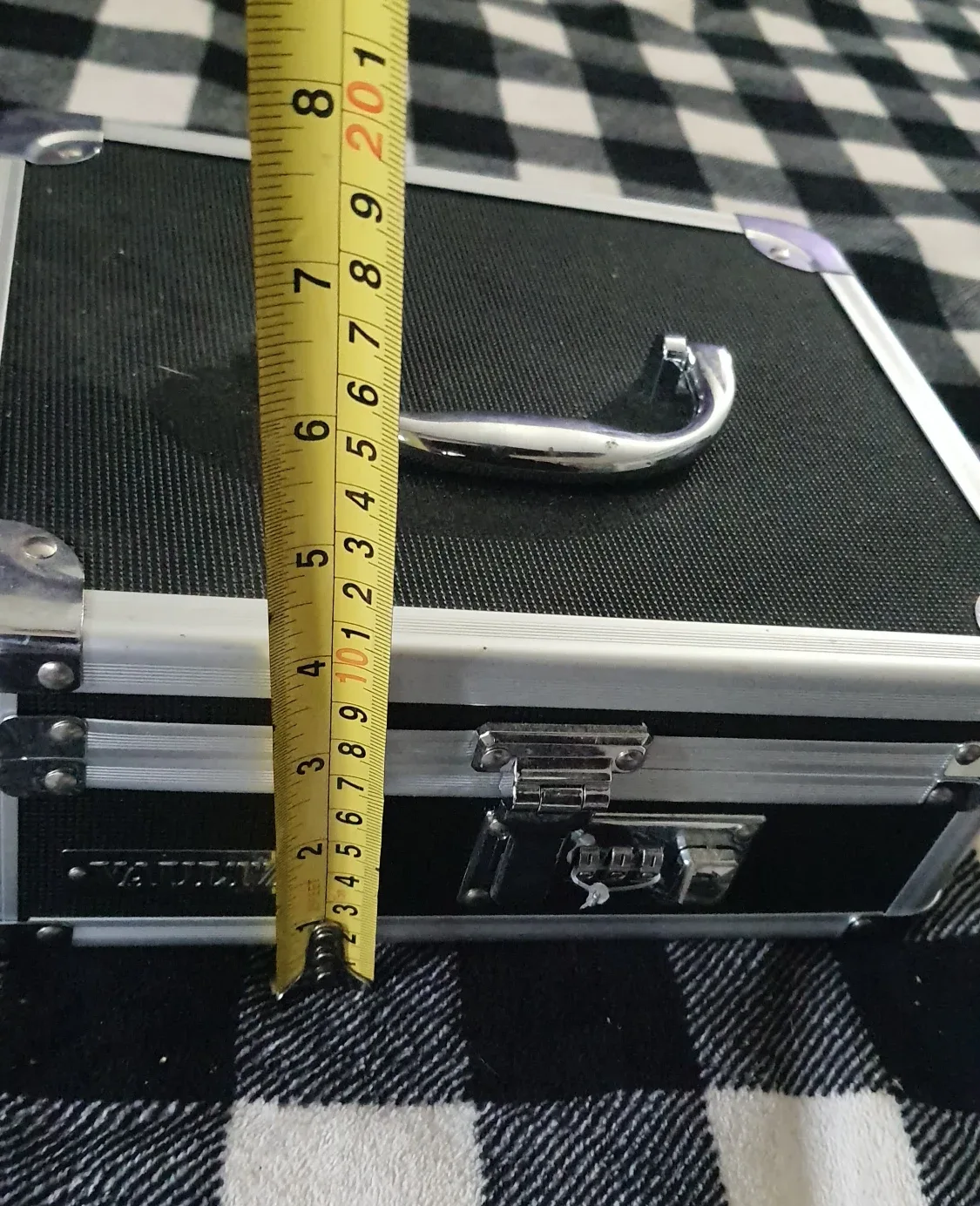 Vaultz Locking Storage Box image indicator(9)