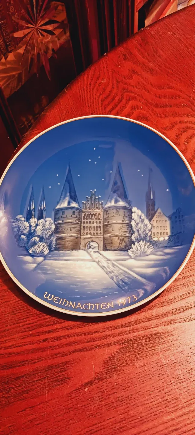 Rosenthal Weihnachtsteller Lübeck Holstentor🎄1973. Plate thumbnail