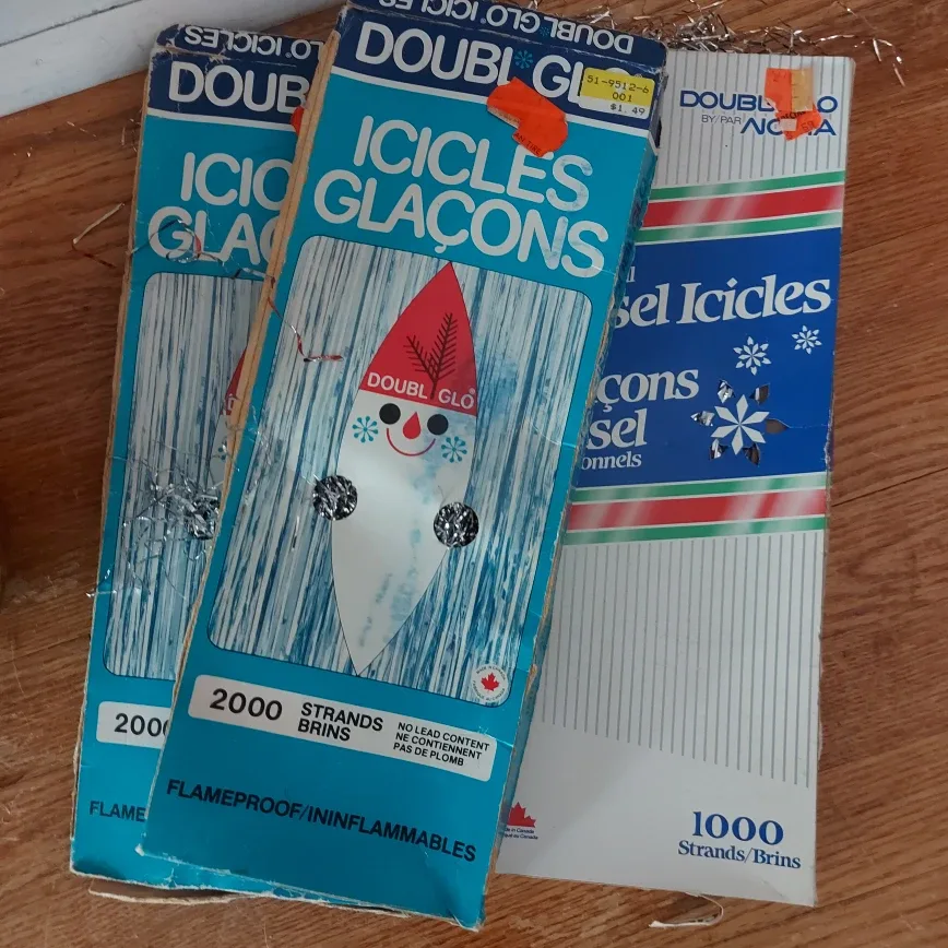 FREE - Vintage Santa Tin & Double Glo Icicles image indicator(2)