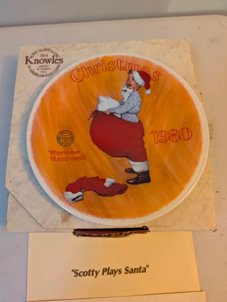 Norman Rockwell "Scotty Plays Santa" 1980 Plate
