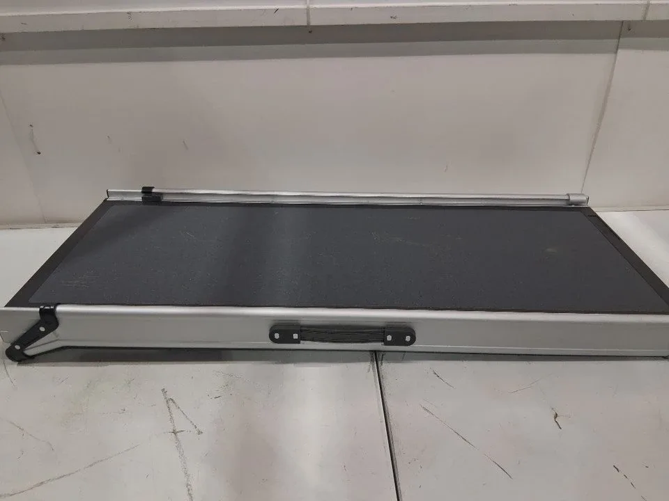 TELESCOPING EXPANDABLE DOG RAMP