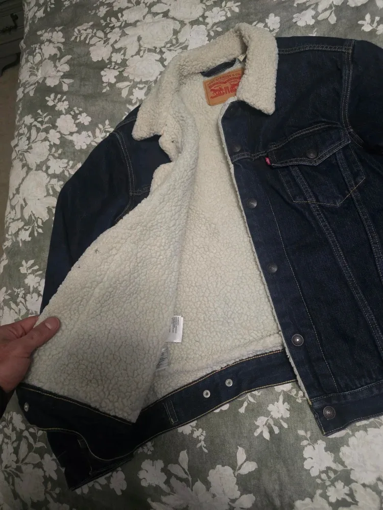 Levi's Sherpa Trucker Jacket - Size M image indicator(2)