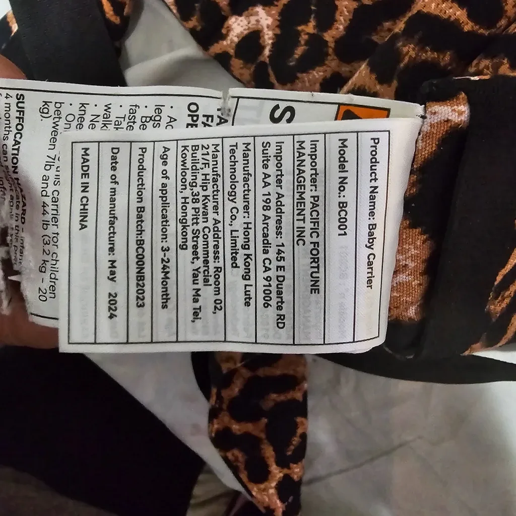 Momcozy Baby Carrier - Leopard Print image indicator(3)