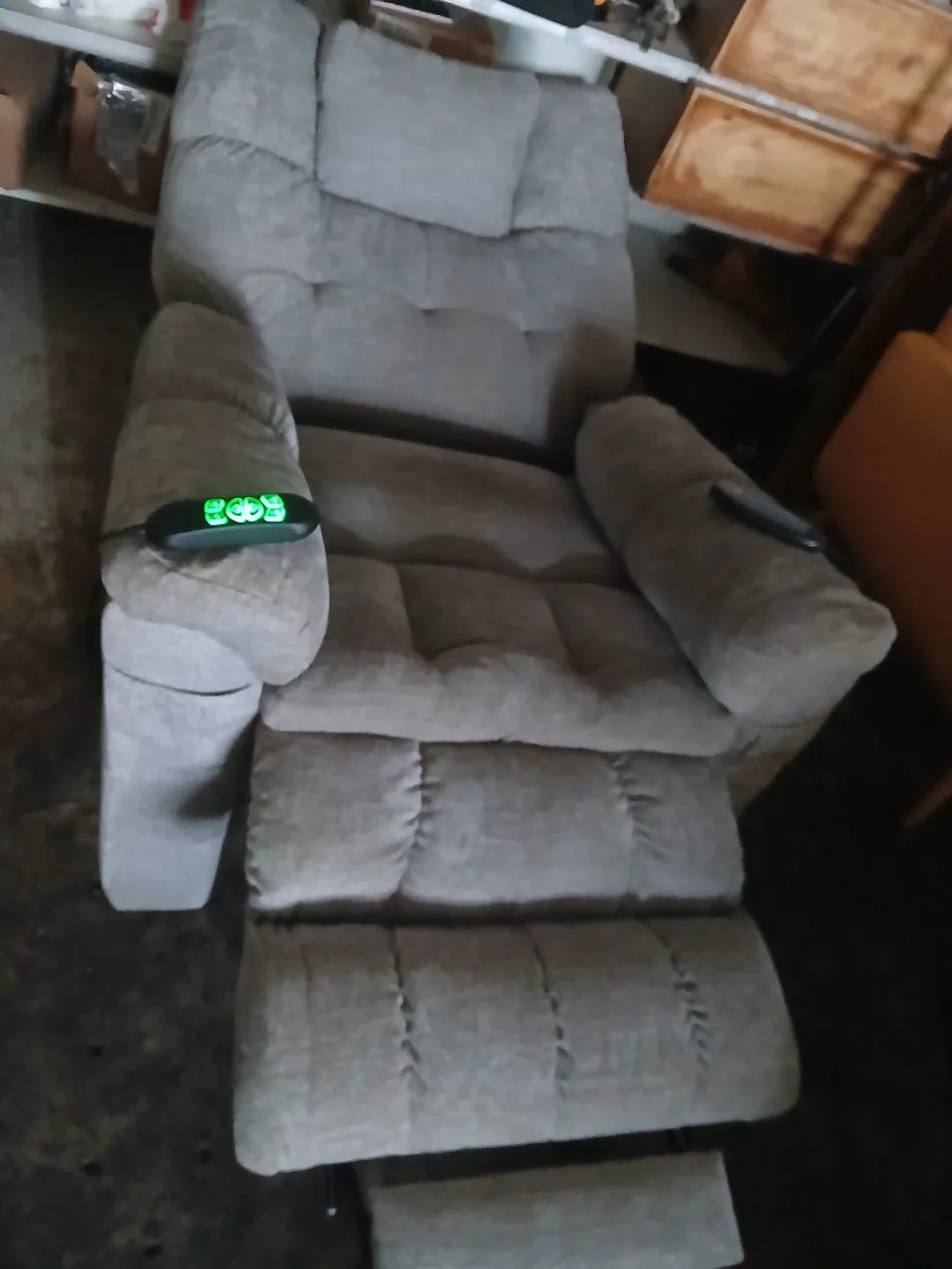 Recliner and heated massage chear thumbnail