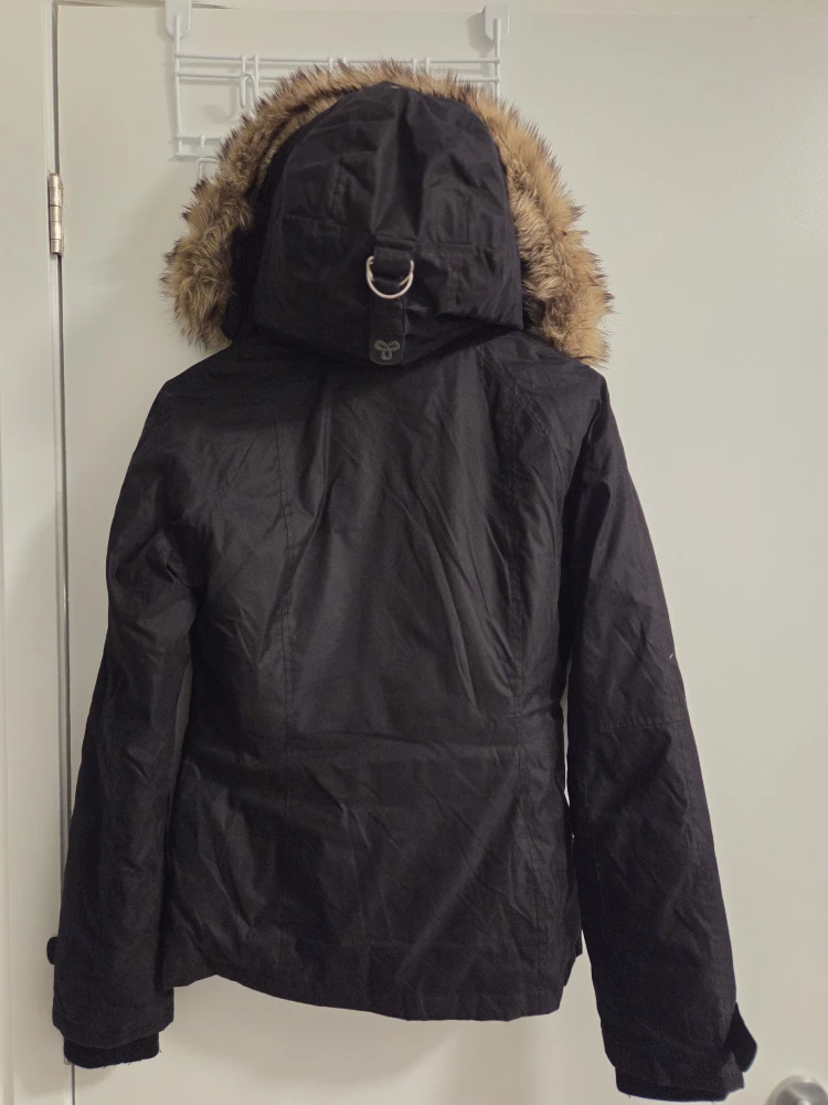 Aritzia Black Winter Jacket - Summit Edition - photo 3