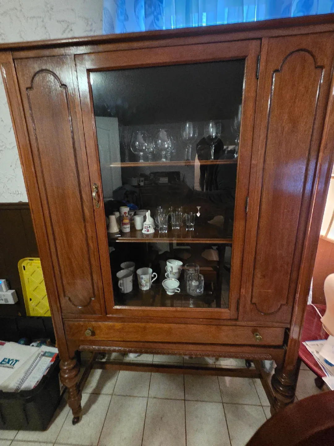 Antique Wooden China Cabinet & Dining Table Set image indicator(5)