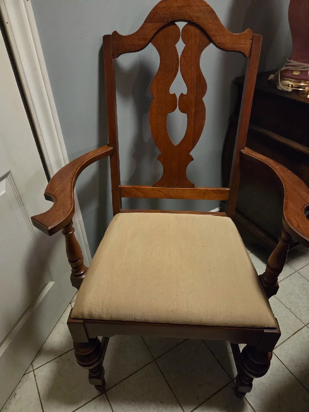 Antique Wooden China Cabinet & Dining Table Set image indicator(7)