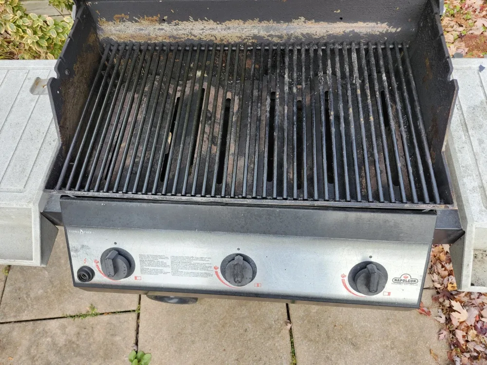 Used Napoleon Gas BBQ Grill image indicator(6)