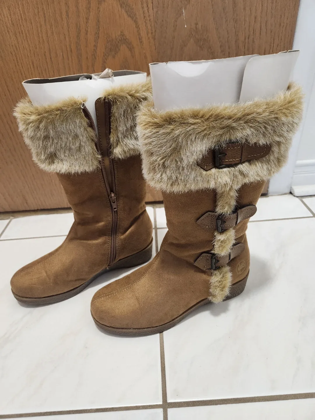 Boots Size 4 Brown with Faux Fur thumbnail