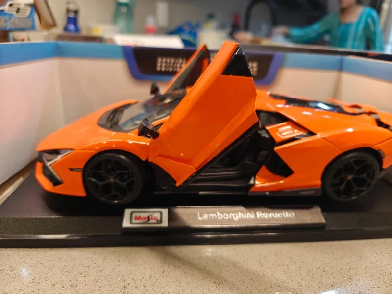 Maisto Lamborghini Revuelto Orange