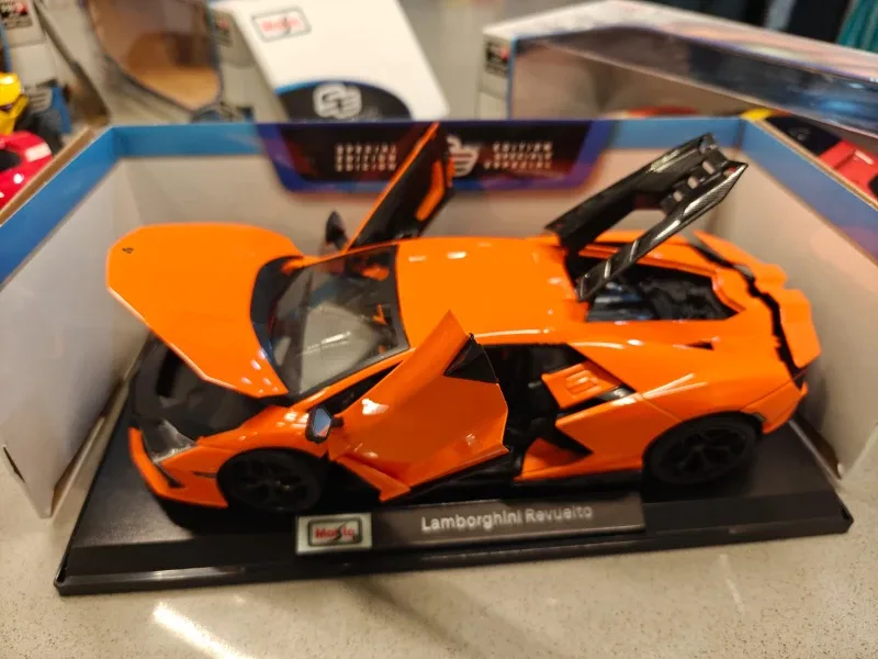 Maisto Lamborghini Revuelto Orange image indicator(2)
