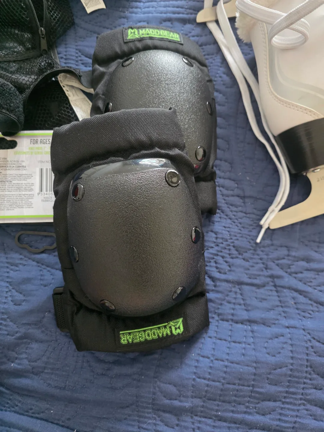 GIRLS ICE SKATING SHOES Size 2 image indicator(7)