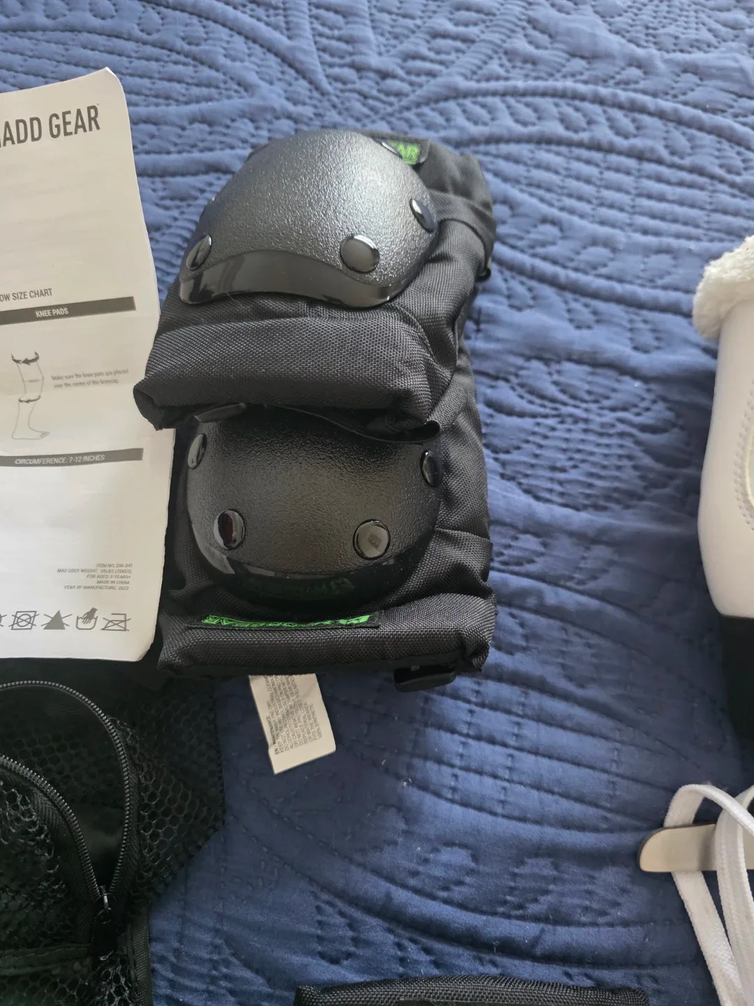 GIRLS ICE SKATING SHOES Size 2 image indicator(8)