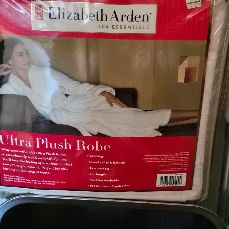 Elizabeth Arden Ultra Plush Robe - New in Package