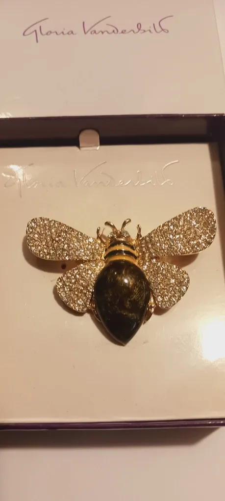 NEW !! NIB !! GLORIA VANDERBILT Bee Brooch