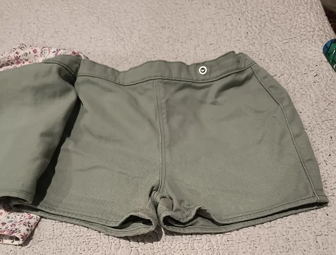 Girls' Floral Top & Green Skort Set image indicator(6)