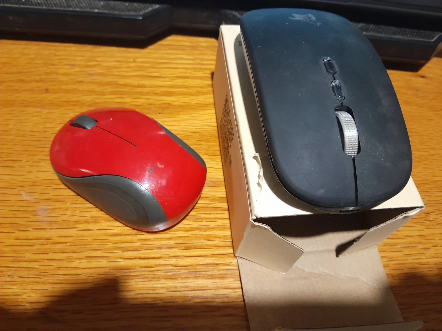 Wireless Mouse - Red and Black