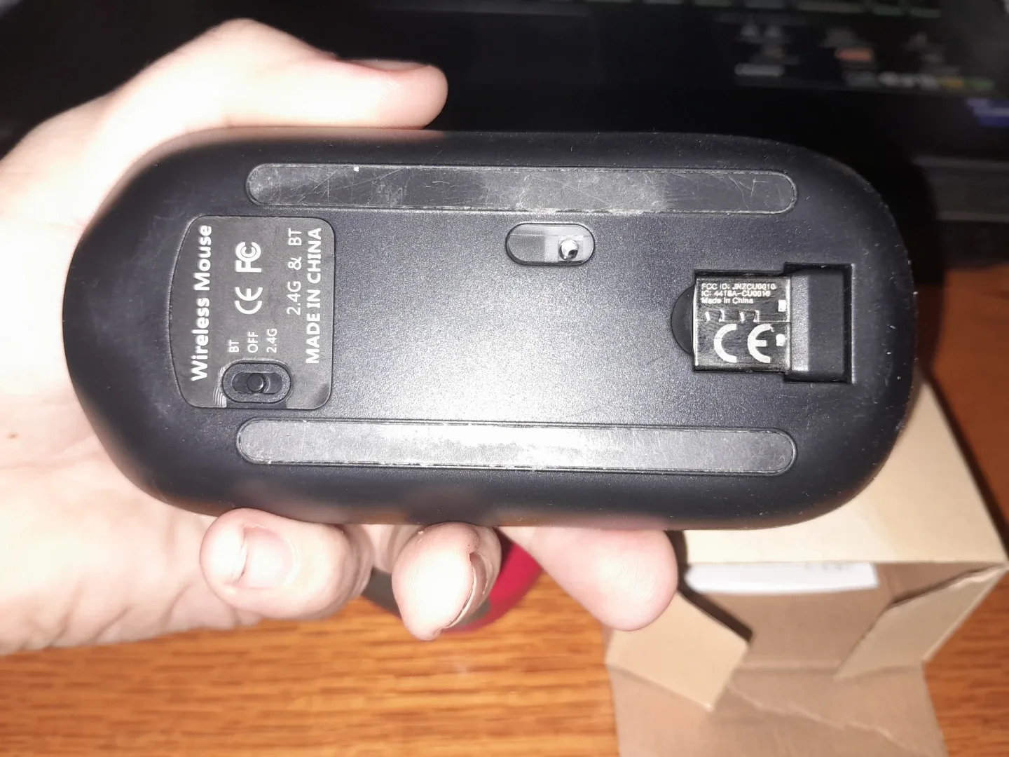 Wireless Mouse - Red and Black image indicator(2)