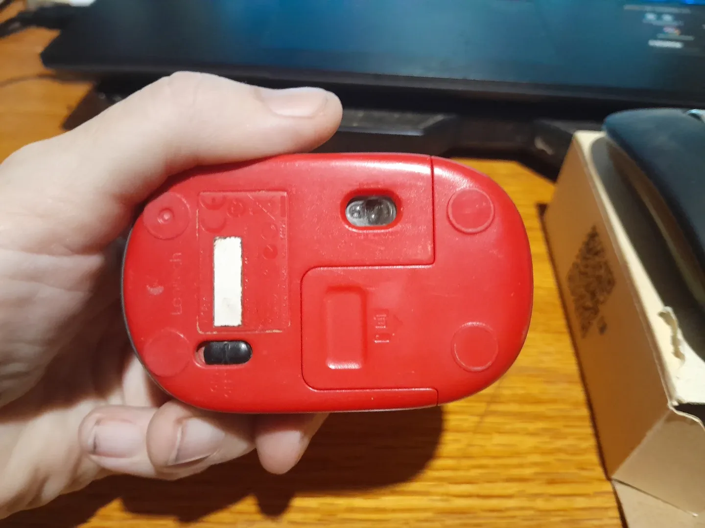Wireless Mouse - Red and Black image indicator(3)