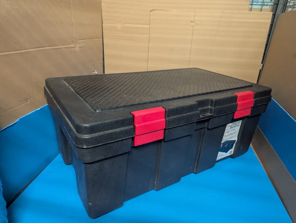 Heavy duty storage locker. image indicator(3)