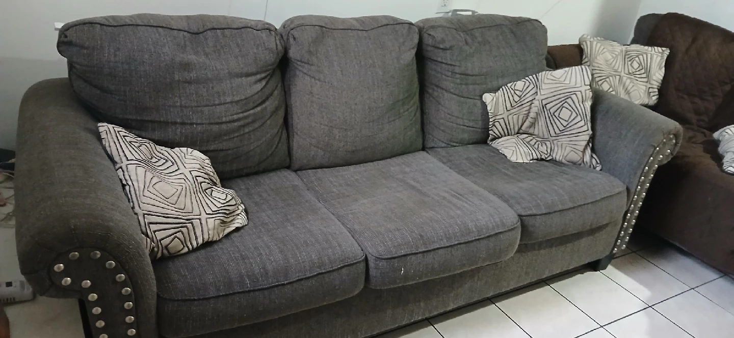 Comfortable Gray Sofa and Loveseat Set - photo 4