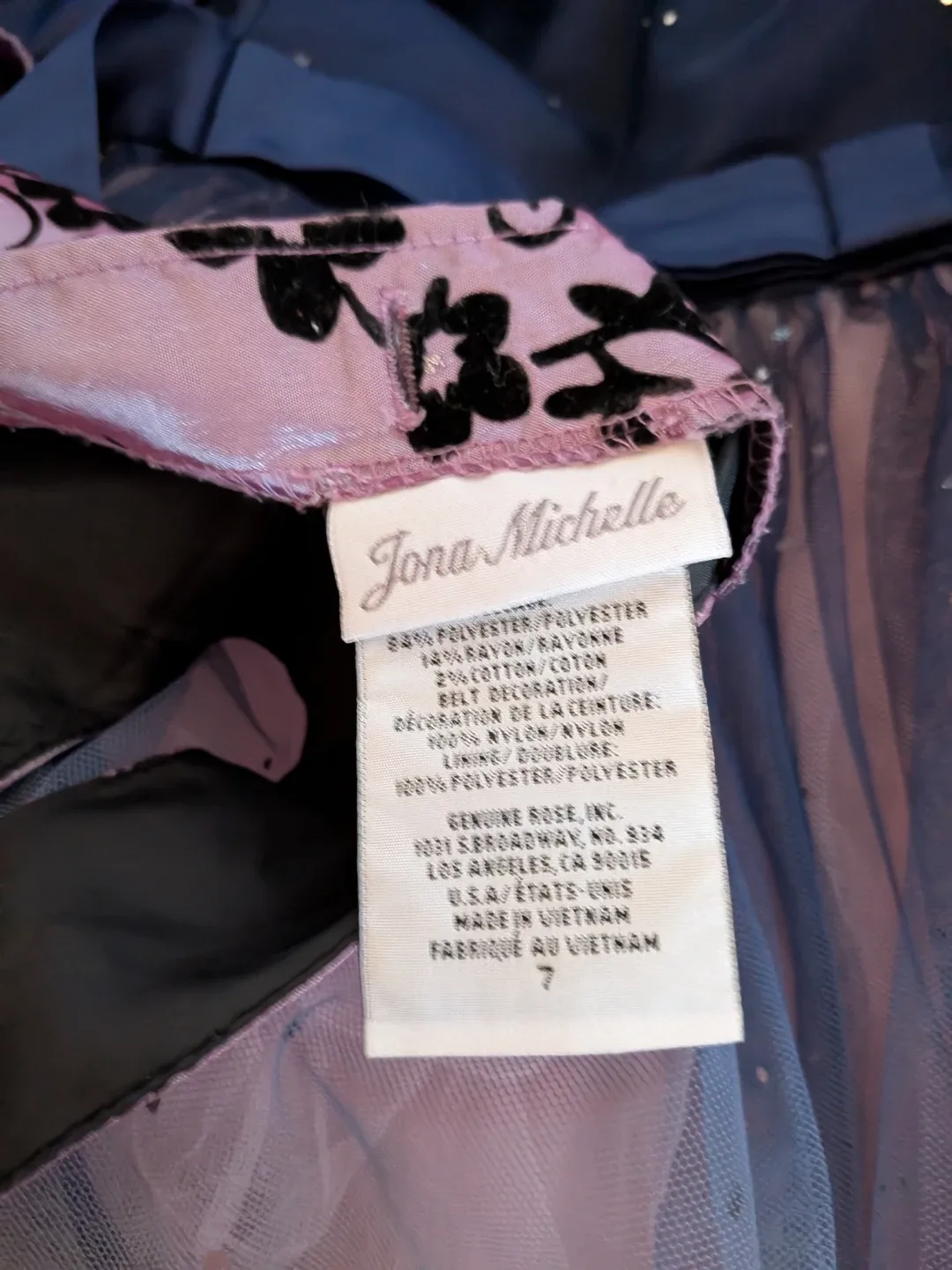 Three pretty dresses for girls size 6-7 image indicator(2)