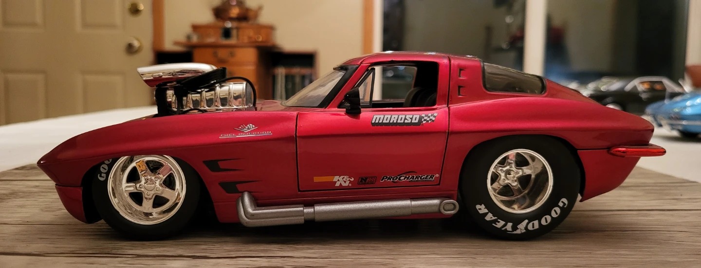 Red 1963 Corvette Moroso Diecast Model Car