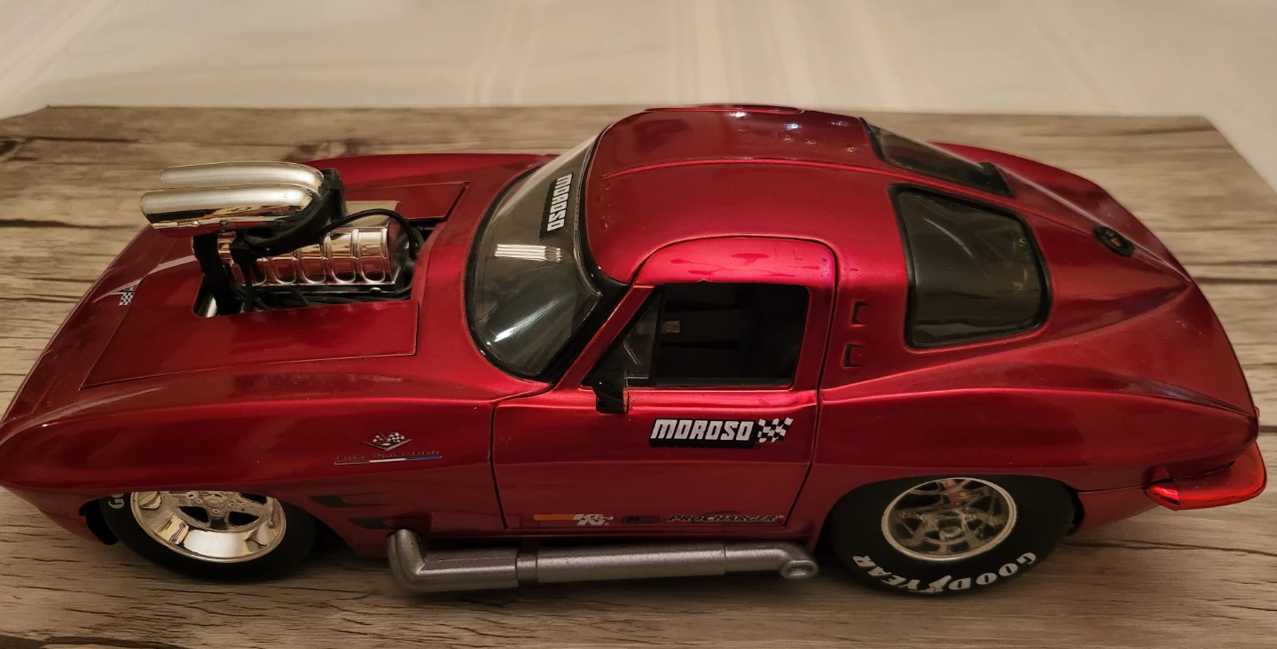 Red 1963 Corvette Moroso Diecast Model Car - photo 2