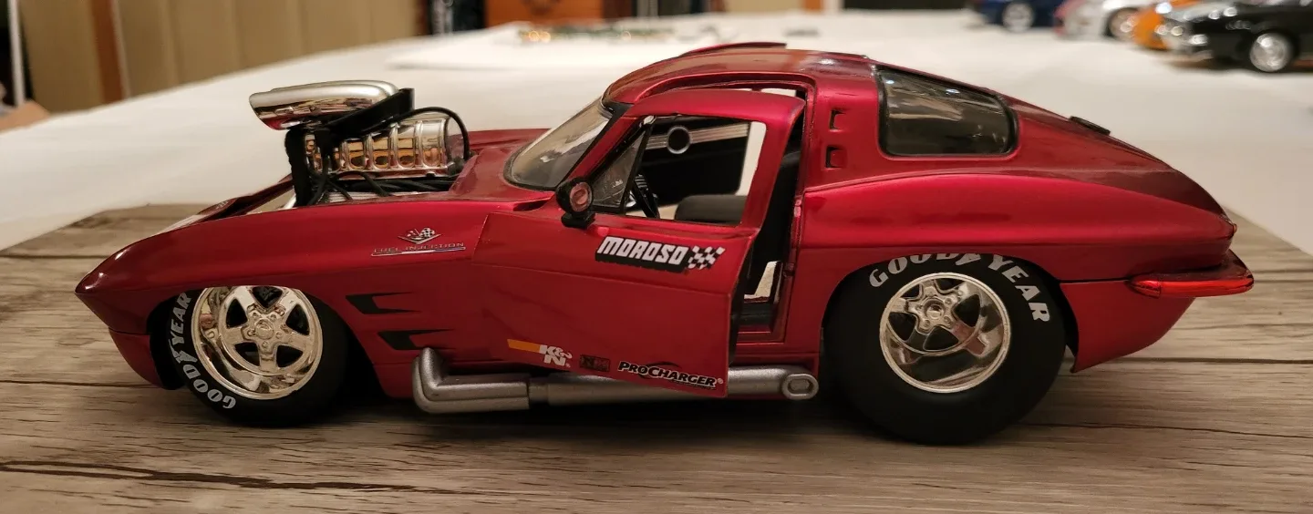 Red 1963 Corvette Moroso Diecast Model Car image indicator(3)