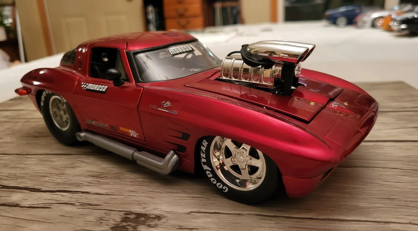 Red 1963 Corvette Moroso Diecast Model Car image indicator(5)