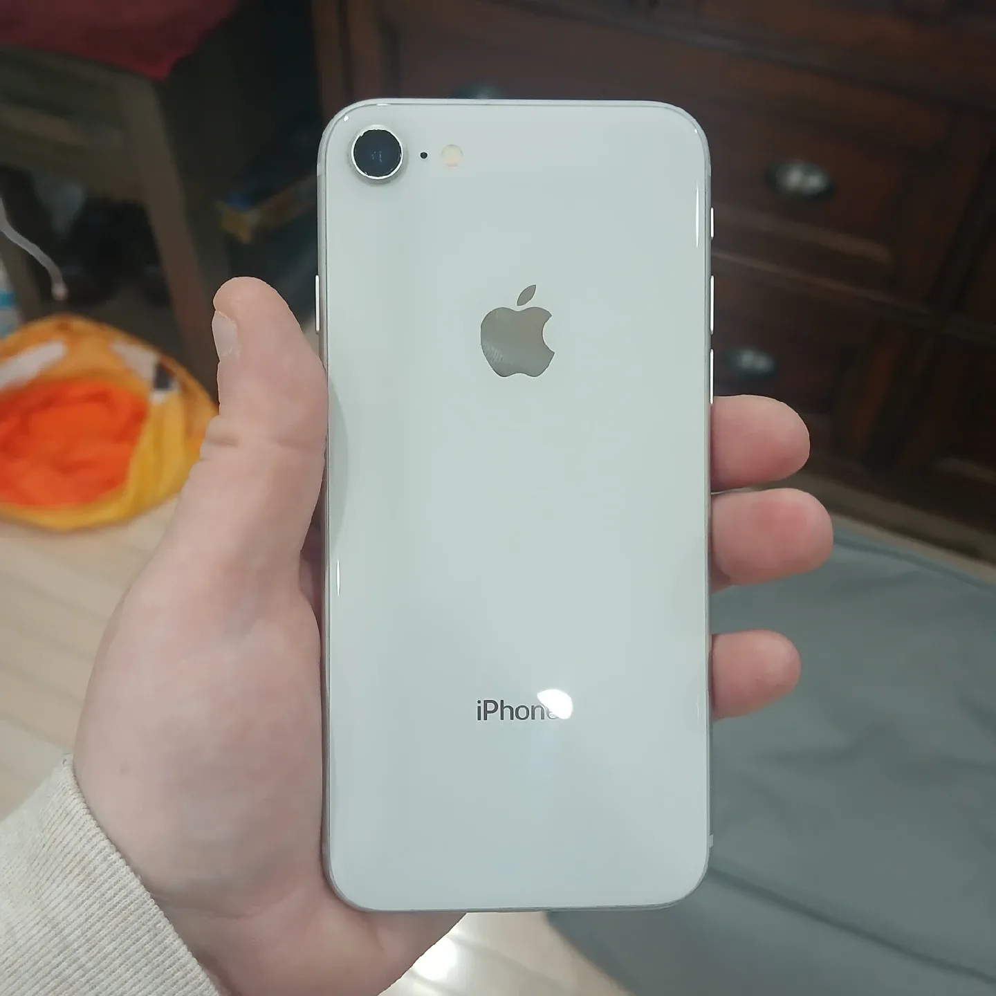Apple iPhone 8 - White image indicator(2)