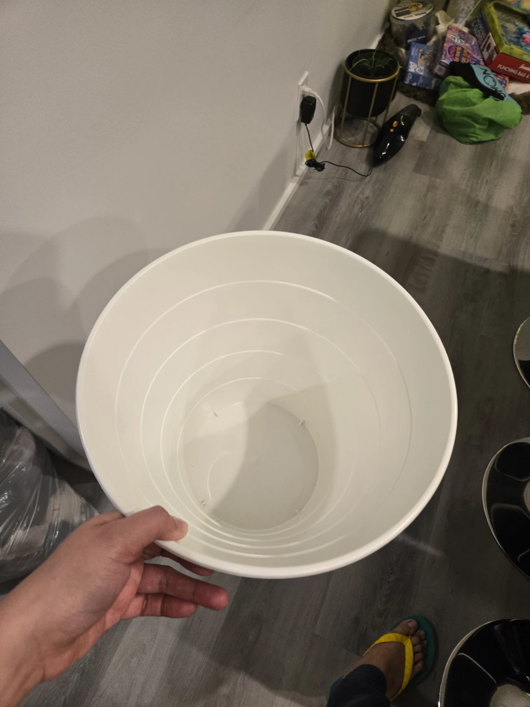 White Plastic Waste Bin / Trash Can - photo 2