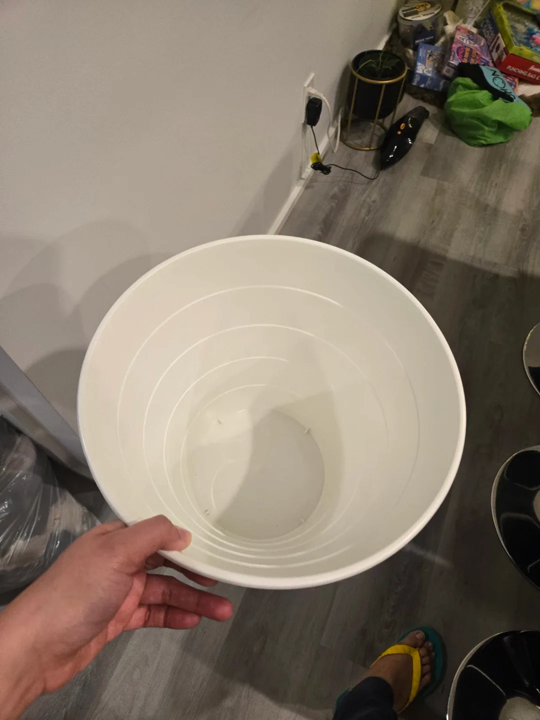 White Plastic Waste Bin / Trash Can image indicator(2)