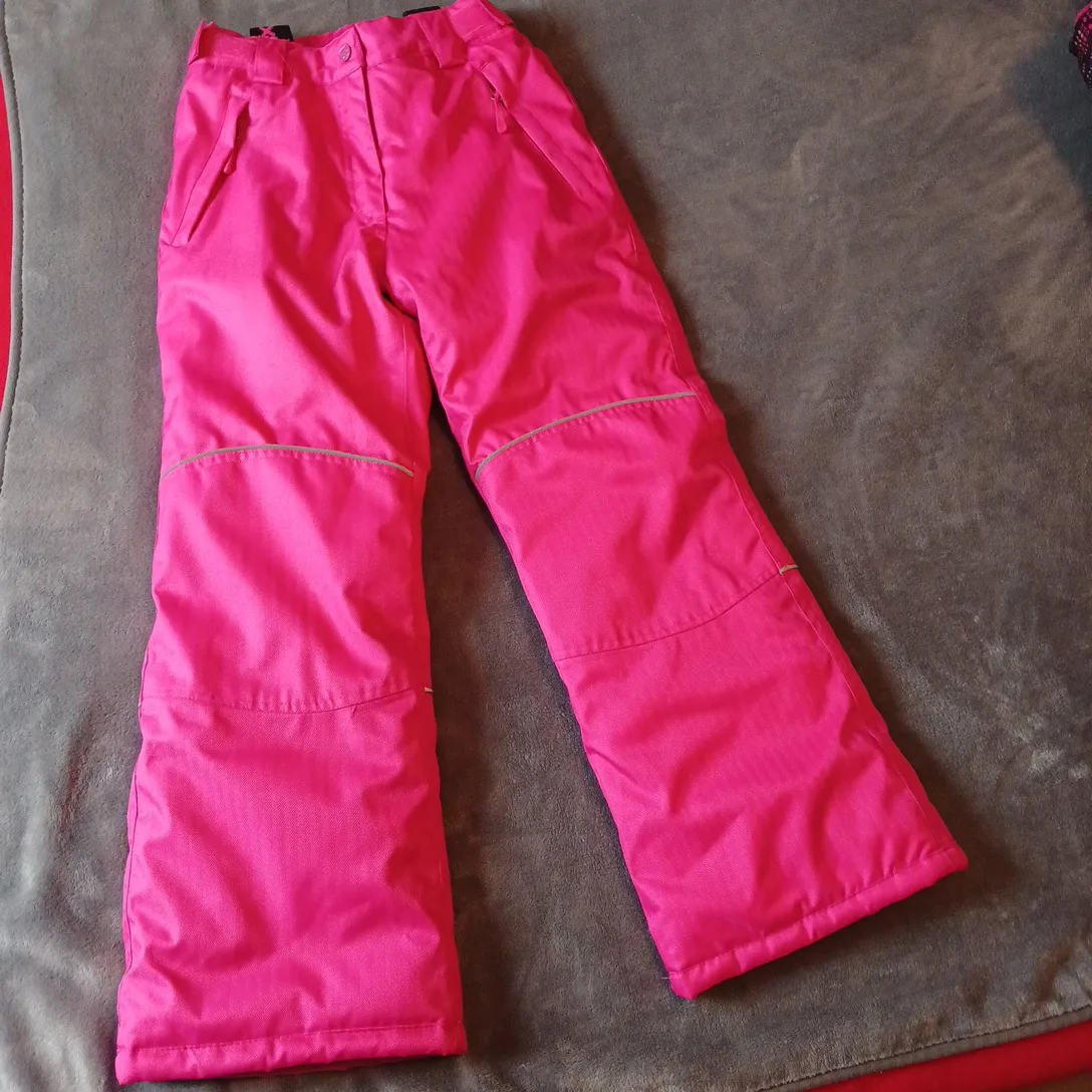 XMTN Girls waterproof snow suit pink black image indicator(6)