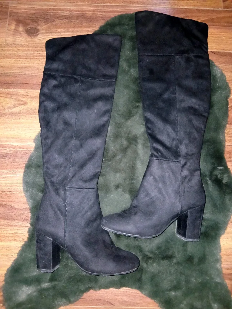 Steve Madden Black Knee High Boots - Size 37 image indicator(5)