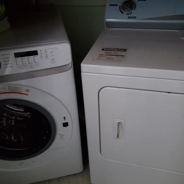 Room for rent 700$ image indicator(5)