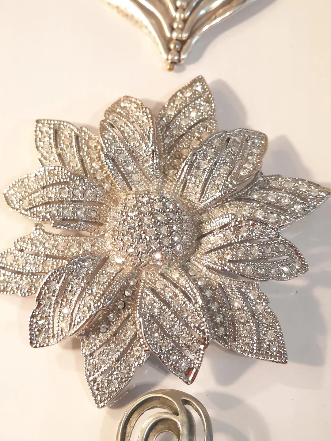 Vintage Ciro,Barkley and pewter brooch pensants - Set of 3 image indicator(8)