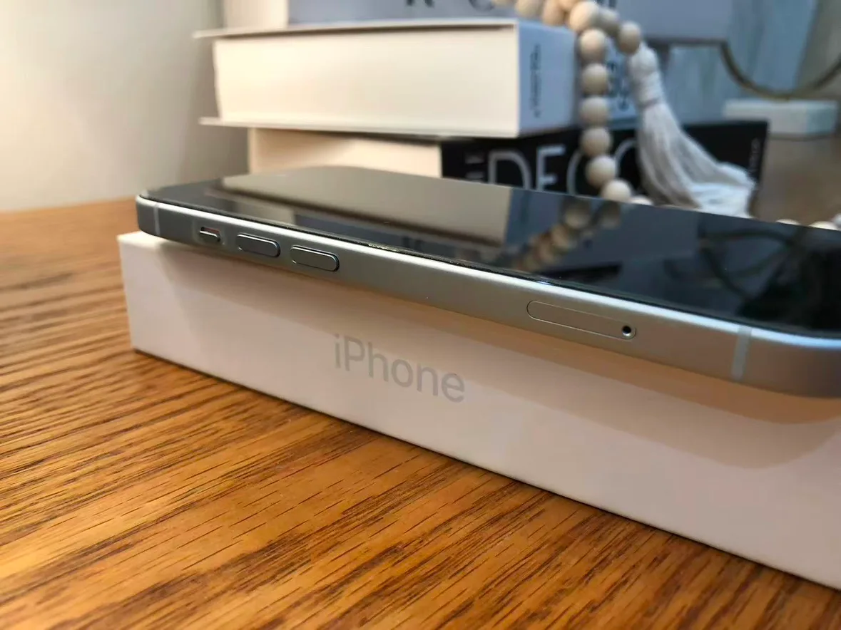 Apple iPhone 15 256G like new with box image indicator(2)