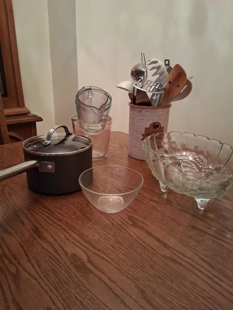 Mixed Kitchenware Set: Pot, Bowls, Measuring Cups