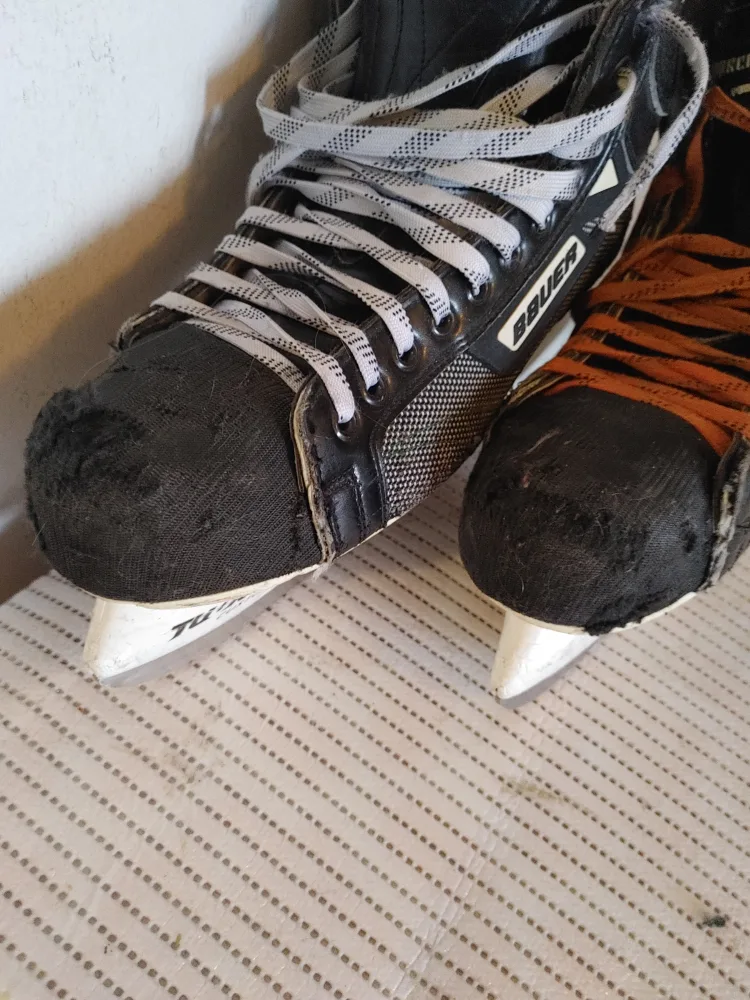 Bauer 4000 Ice Hockey Skates - Size 12 image indicator(2)