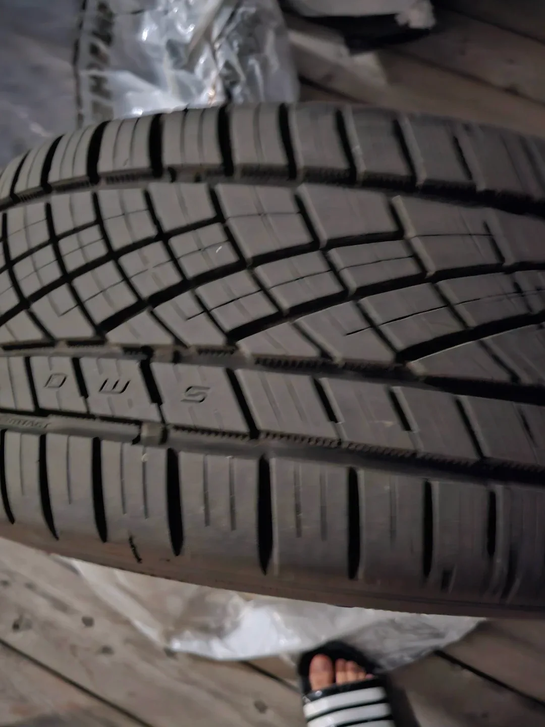 Multi spoke 19" Rims + micheline Sports plus A/S tires image indicator(4)